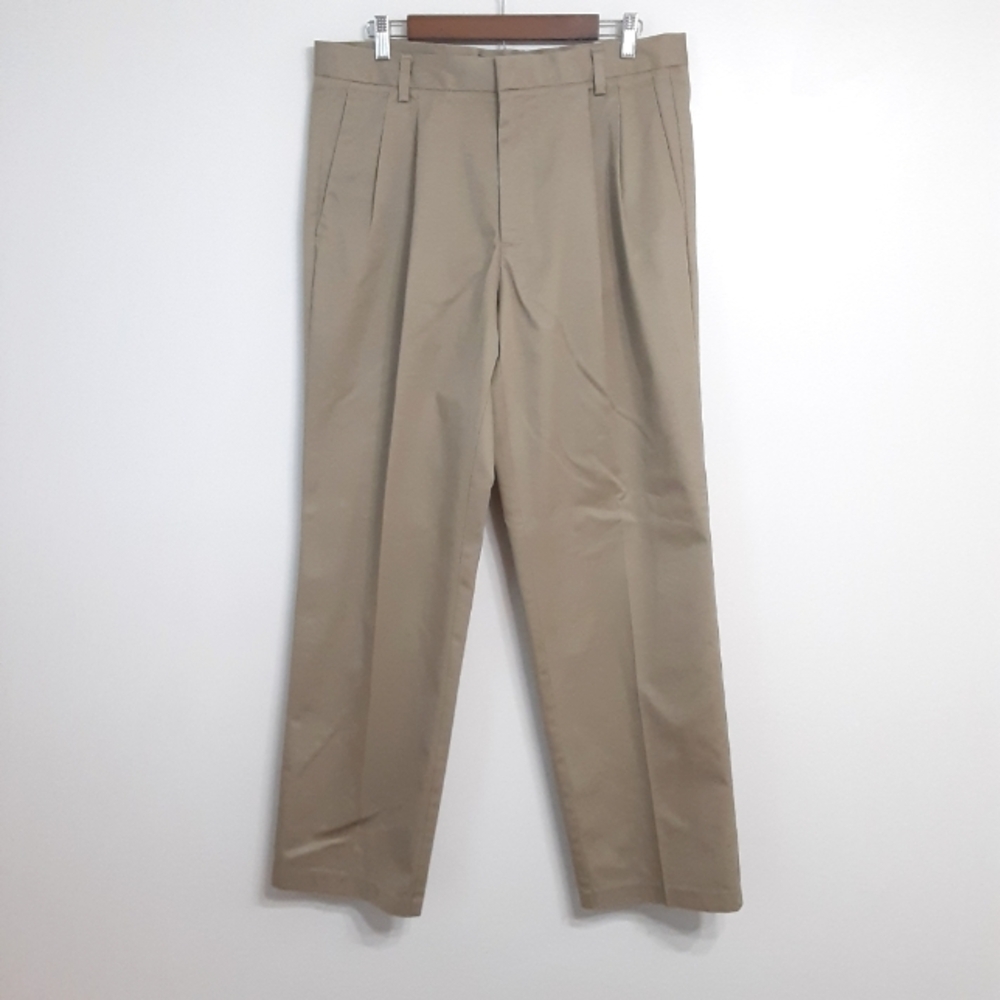 Dockers tan khakis pleated front classic fit straight leg men pants size 34 x 32